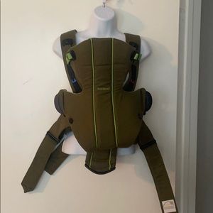 Baby Bjorn khaki green